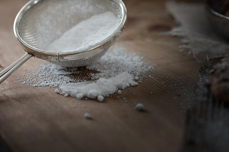 Use a strainer as An alternative flour sifter